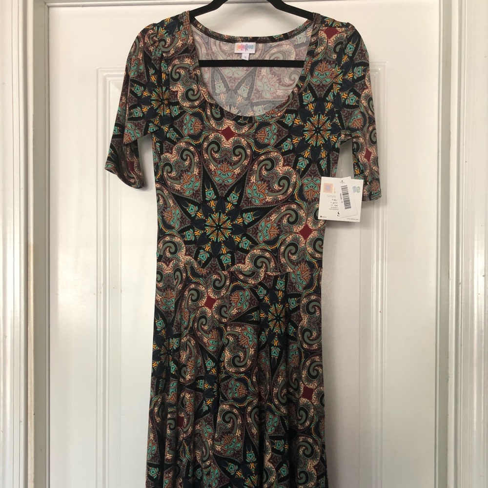 Small Lularoe Nicole dress black